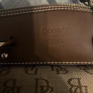 Authentic Dooney and Bourke purse. Good used condition.